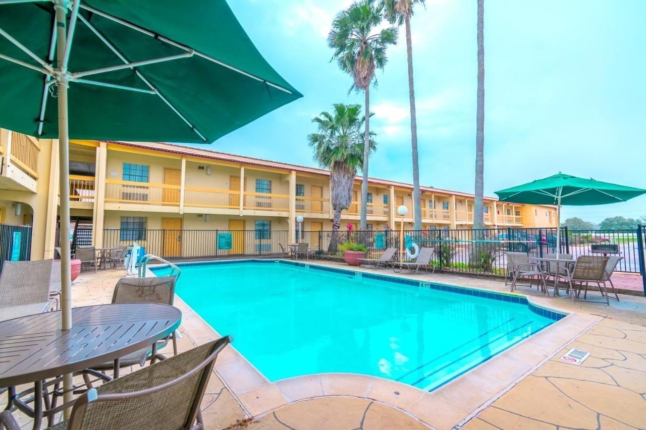La Quinta Inn By Wyndham Clute Lake Jackson Zewnętrze zdjęcie